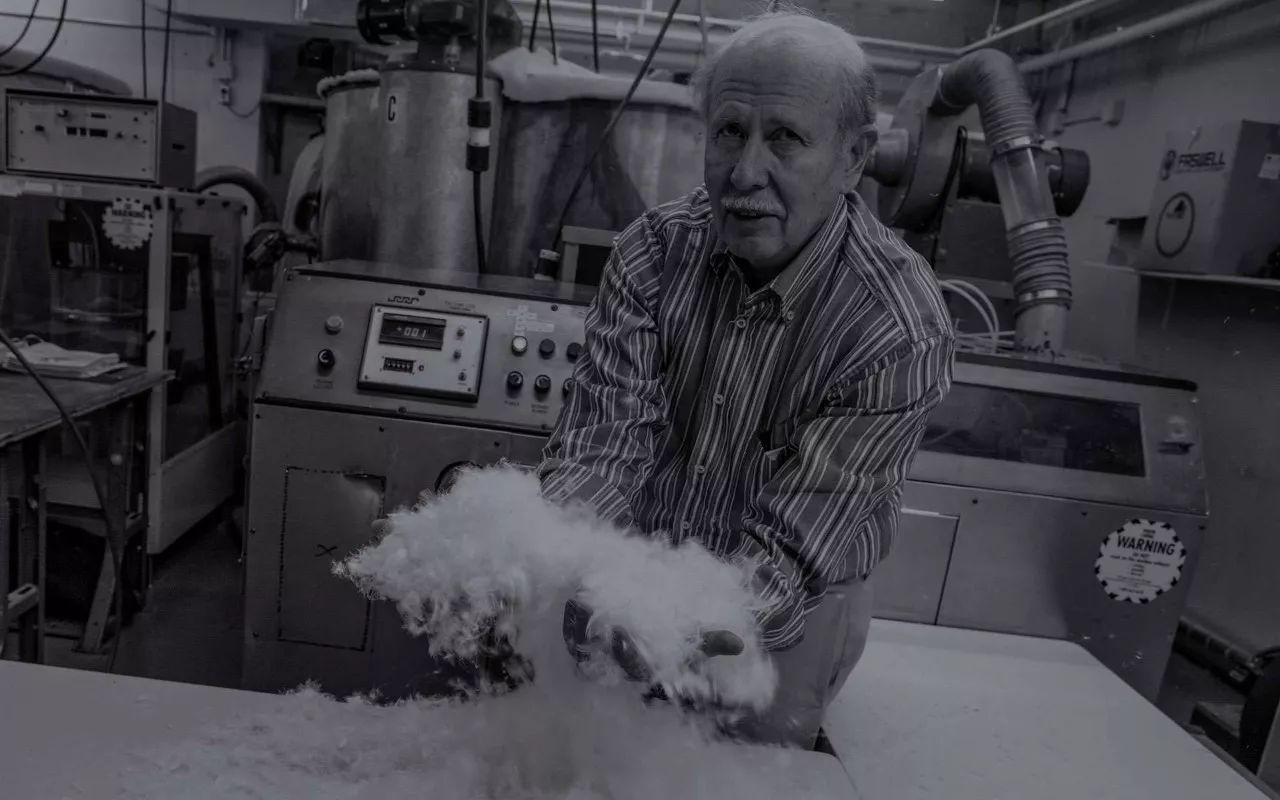 moncler羽绒服加拿大,羽绒服加拿大鹅和moncler