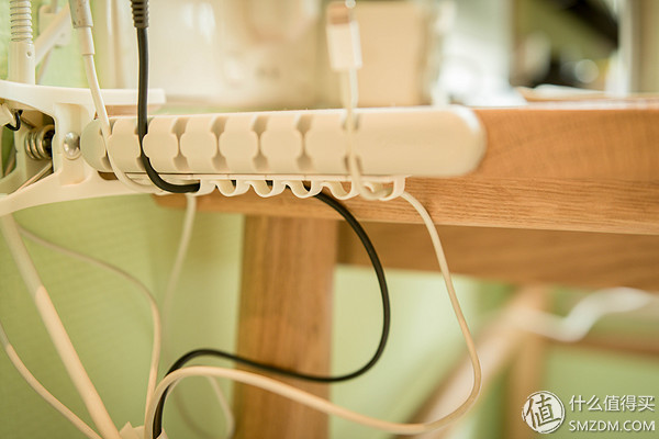 办公桌面舒适简约布局,好看的办公桌面布置