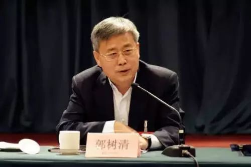 郭树清痛斥违规金融集团，王健林抛售海外资产