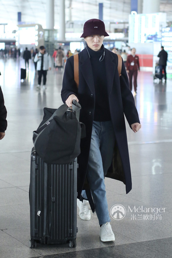 范冰冰冬季穿搭羽绒服,范冰冰黑色羽绒服穿衣搭配