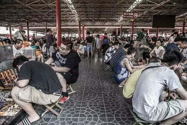 从“潘家窑”到“潘家园”,一百块的范曾斗方涨到几百万