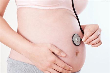 胎儿太顽皮脐带被扭成“麻花状”，幸亏妈妈这个习惯救他一命