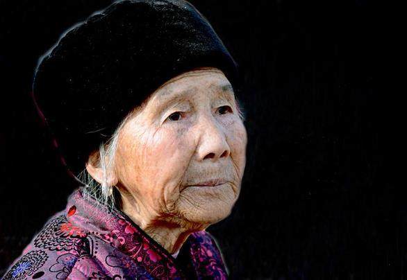 老人救了一只狐狸多年后知道真相,老人30年前救了一只狐狸