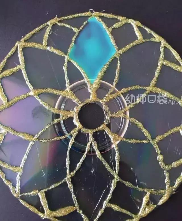 幼儿园废旧纸箱走廊环创吊饰双面,用废旧物品做关于冬天的手工吊饰