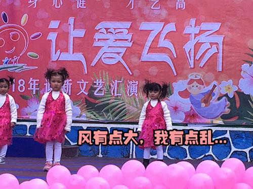 一定是得罪了幼儿园老师,孩子期末表演化的妆真是美哭了
