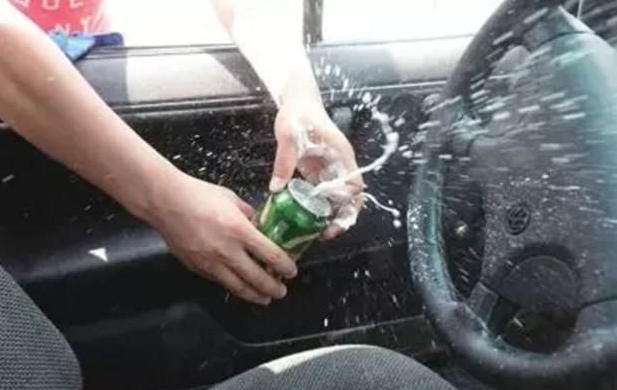 汽车内饰油渍污渍怎么解决,车内饰有油渍怎么处理