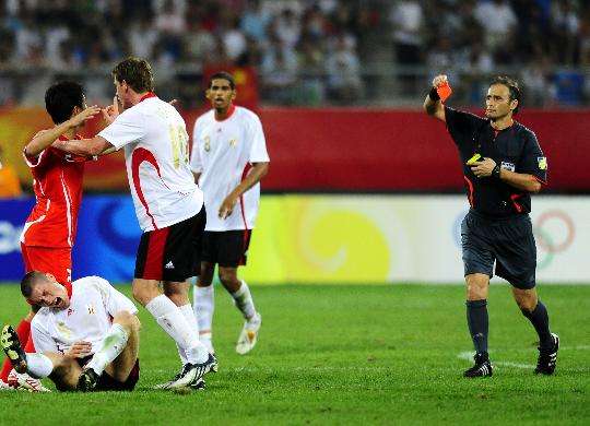 细数中国足坛*力暴**事件，谭望嵩扫堂腿，郑智上榜