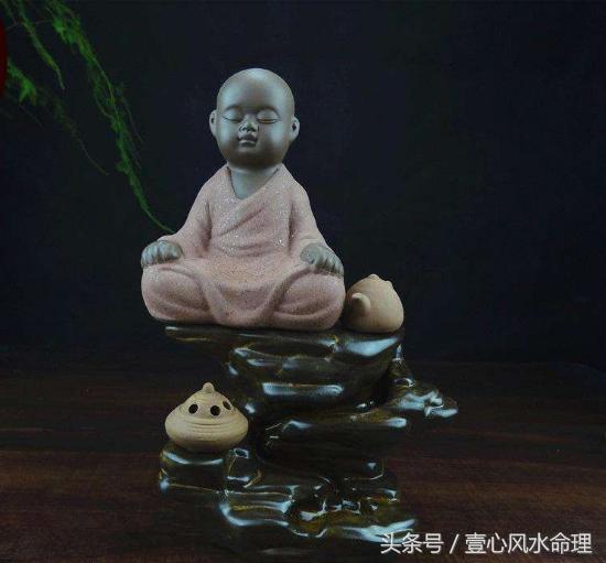 属马运势属狗运势,马狗猪今日财运方位