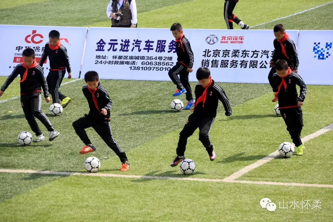 你就是球星绿茵场上呼喊着你的名字2016中科合成油怀柔首届业余足球超级联赛火热开赛，快来看看谁来了！