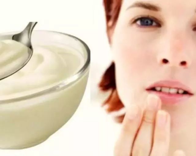 嘴唇一直干裂脱皮使嘴唇变丑,冬季嘴唇开裂最快的解决方法