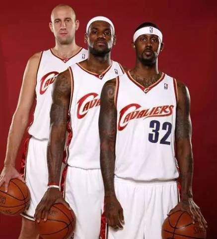 勒布朗詹姆斯成名前的故事 (勒布朗詹姆斯感人故事)