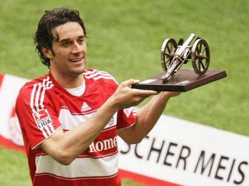 他,是中锋时代“最后的武士”,生为足球,何惧漂流。