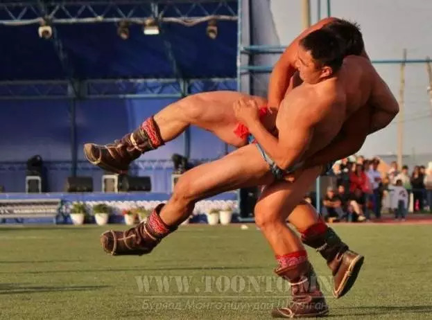 蒙古摔跤有多猛,蒙古摔跤的真实视频
