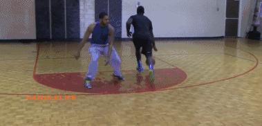 教你行进间实用的突破技术！过人犹如过浩瀚大海！