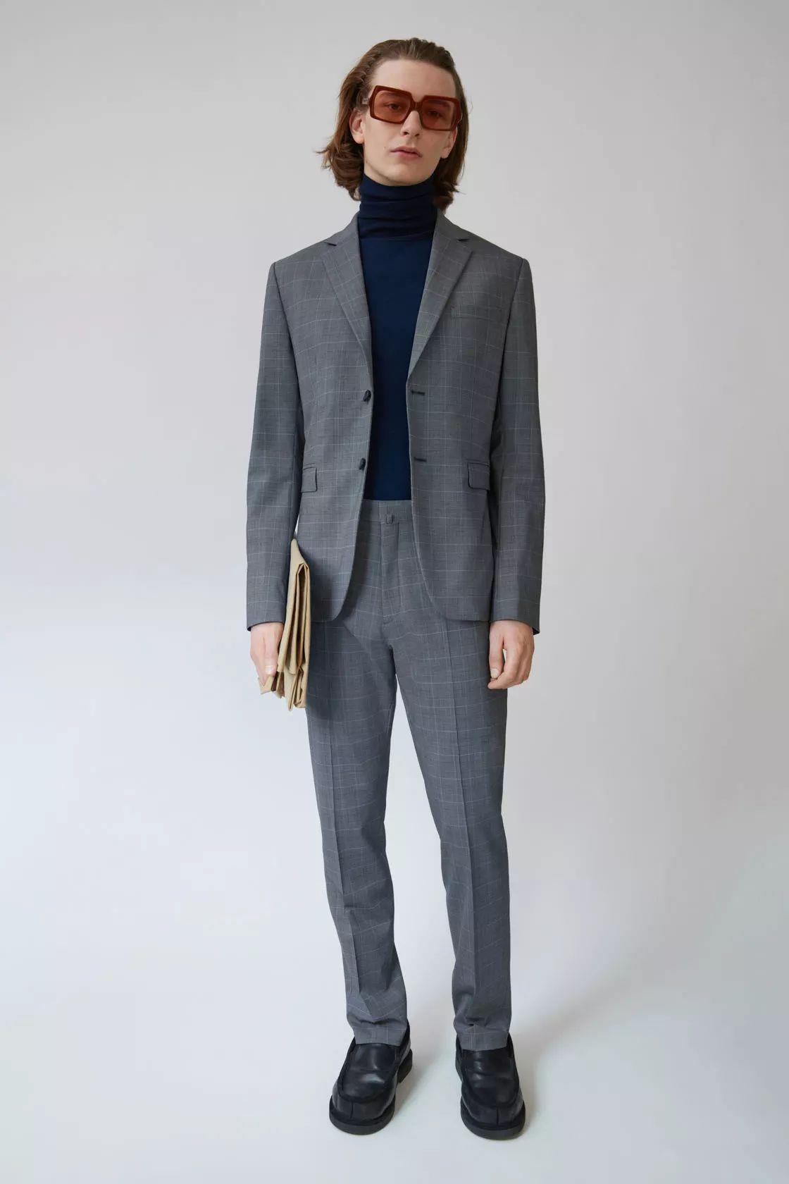 男士西装品牌哪个性价比最高,20岁左右西装推荐