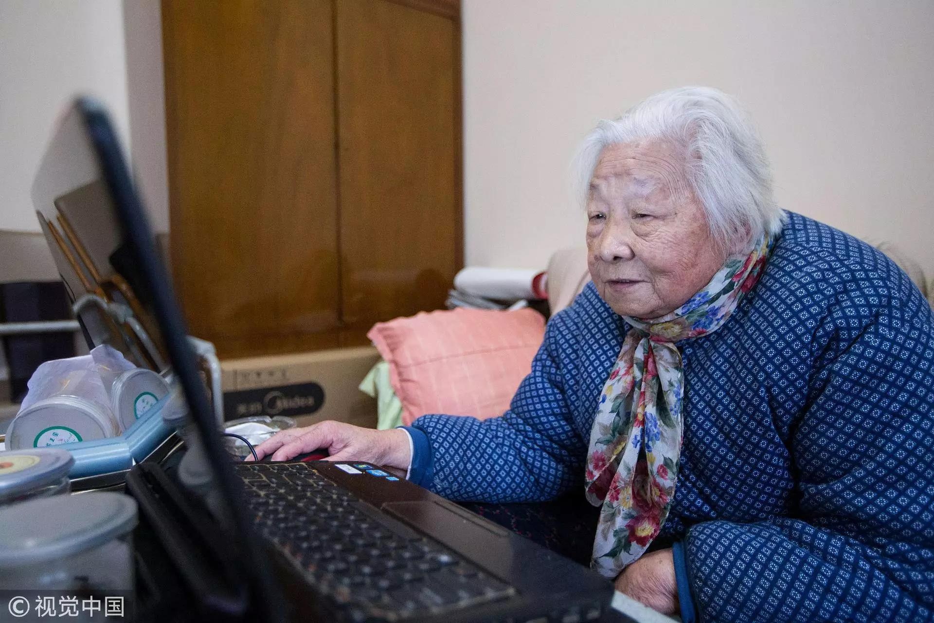 父母喜欢用的表情包,年轻人为什么用老年人表情包