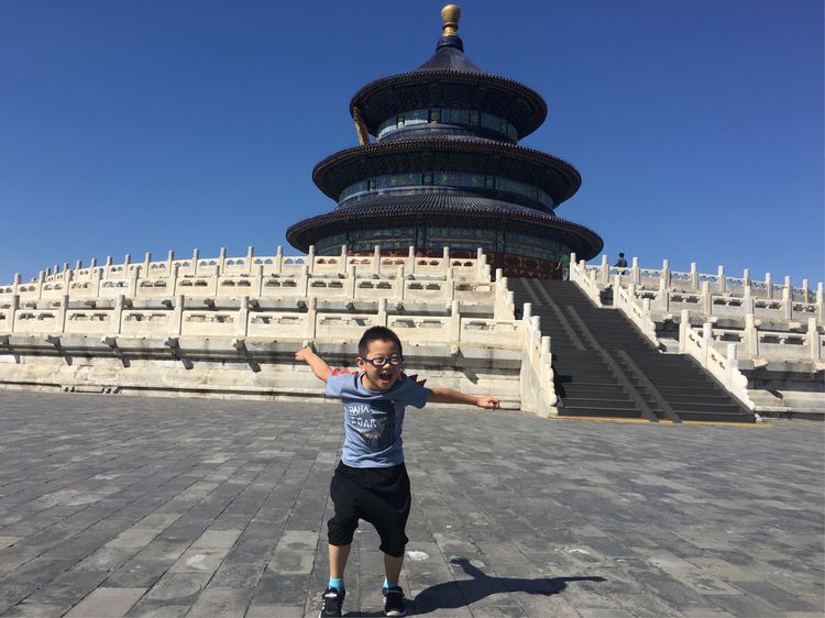 和小屁孩们一起出去玩的视频,和小屁孩玩的一天