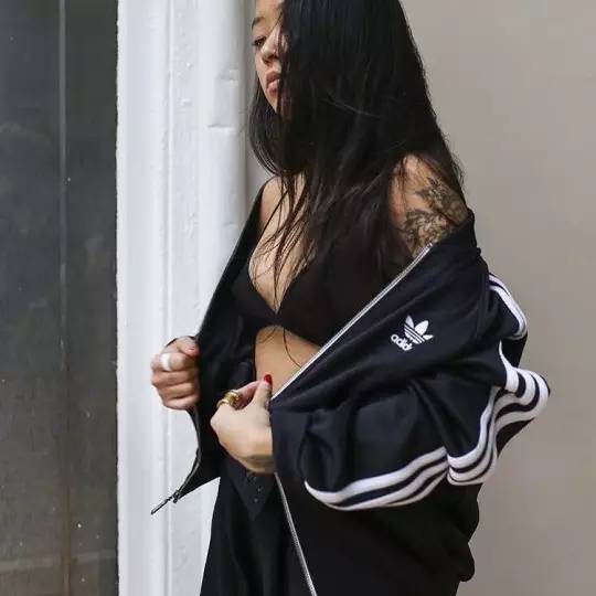 权志龙巴黎陈冠希,权志龙与朋友私下聚餐