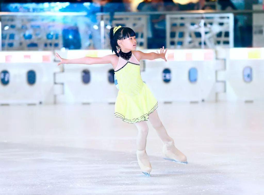 初学滑冰怎么选冰鞋,滑冰冰刀鞋