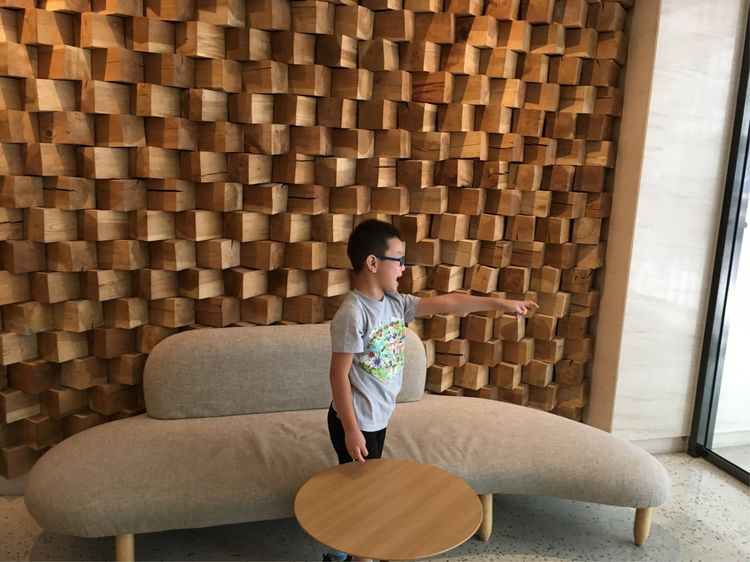 和小屁孩们一起出去玩的视频,和小屁孩玩的一天