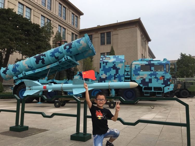 和小屁孩们一起出去玩的视频,和小屁孩玩的一天