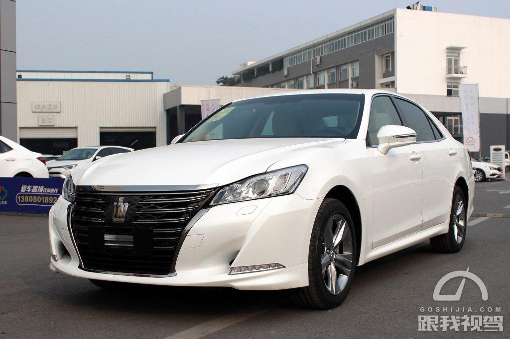 情怀老车港风丰田皇冠,情怀丰田皇冠