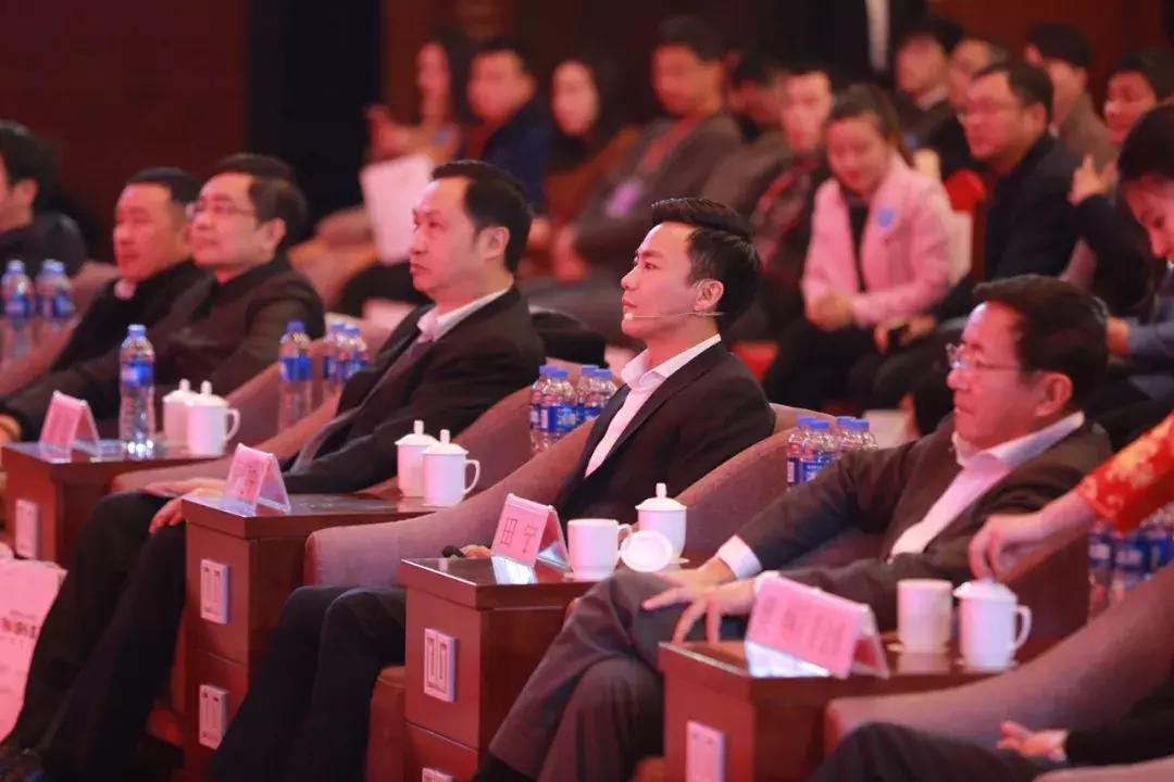 “新经济直通车盛大发布”，今天盘石联同中小企业一起搞事情！