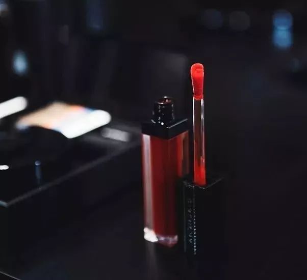 看完再剁手！DIOR纪梵希的新品口红真是美！炸！了！