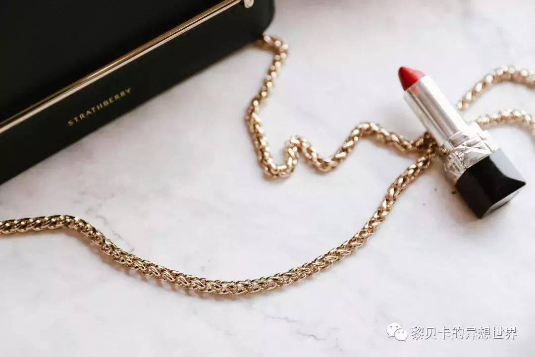 从上百只包里,她们精挑细选了这9只最爱的年度好包