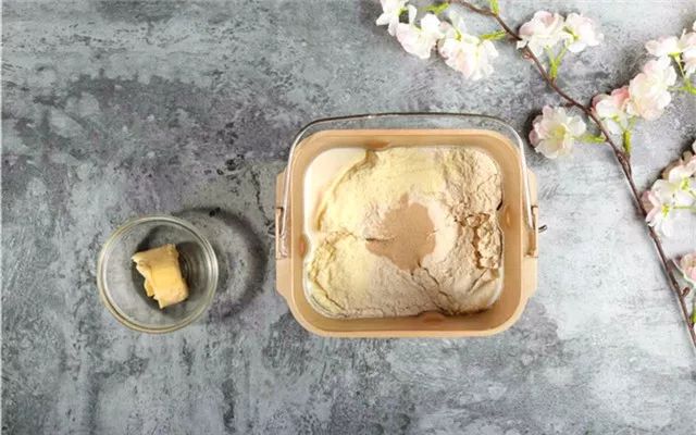 冰镇港式菠萝油 (香港茶餐厅菠萝油是怎样出餐的)