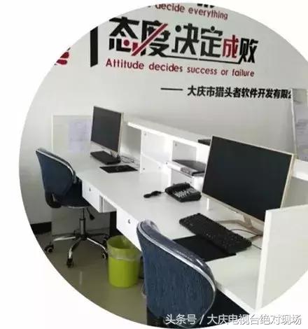 记者帮工人讨薪被打进医院后续,记者帮工人维权被强行拽入车流