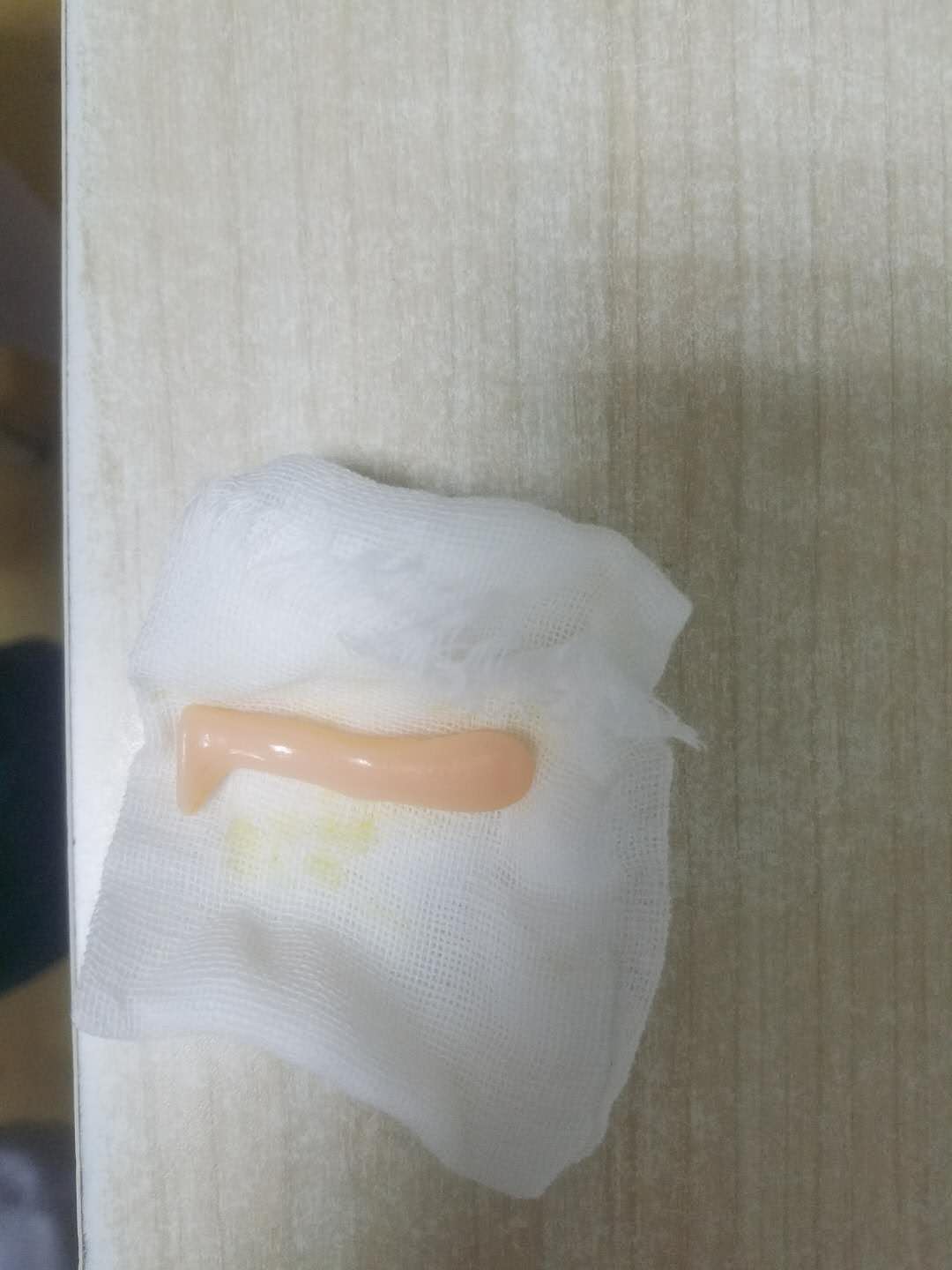 4岁宝宝将娃娃腿塞入*体下**医生提醒家长教育孩子了解自己的身体