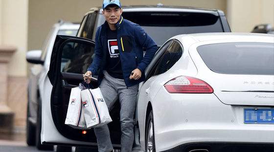 中国男足开的汽车,盘点国足开的什么车