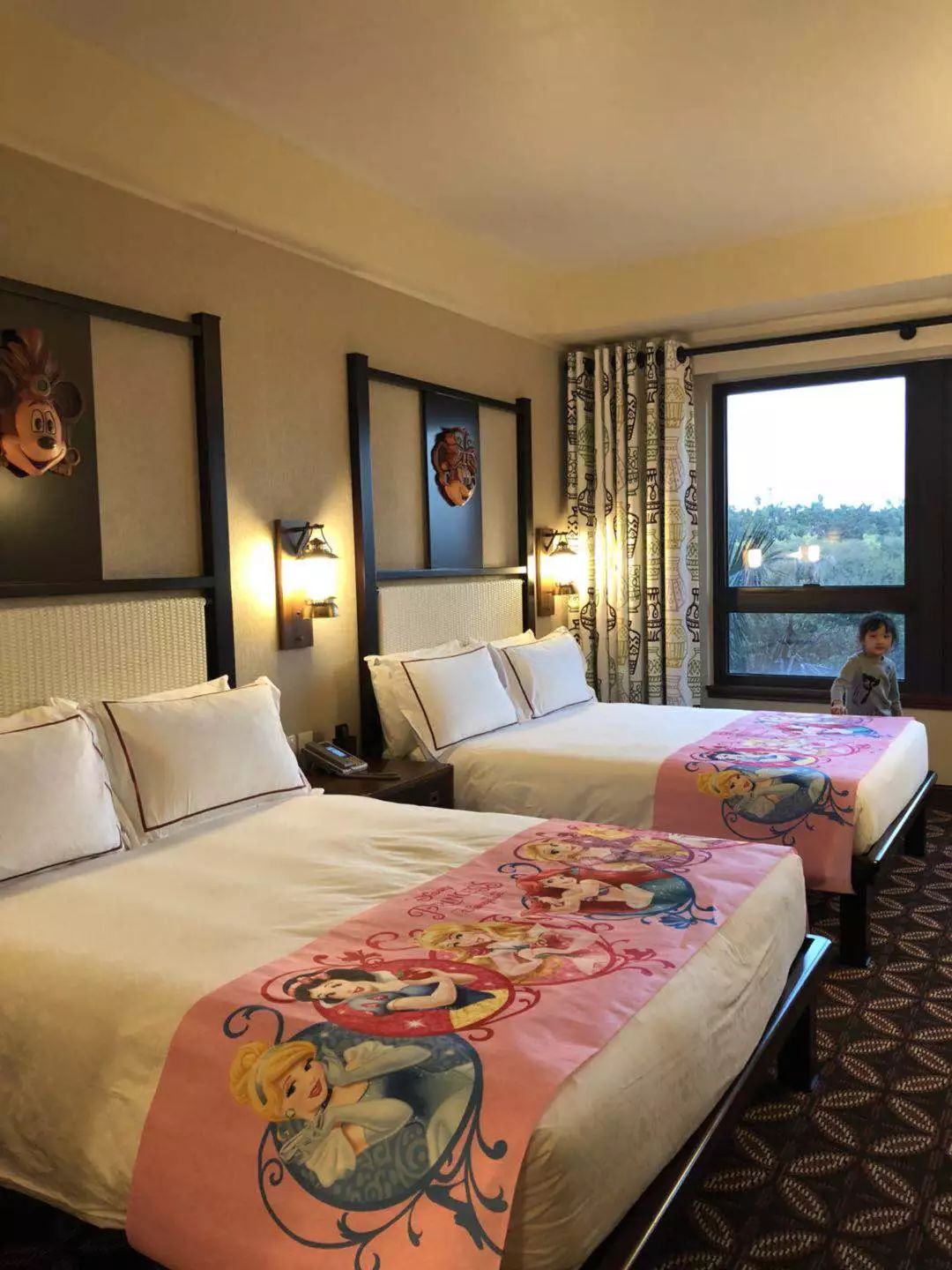 香港迪士尼攻略一日游最新版,香港迪士尼游玩全攻略路线推荐