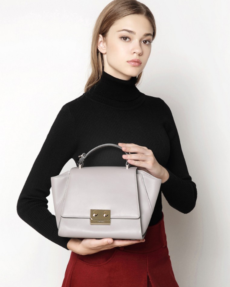 第一次拜年穿什么衣服合适,去别人家拜年该穿什么衣服