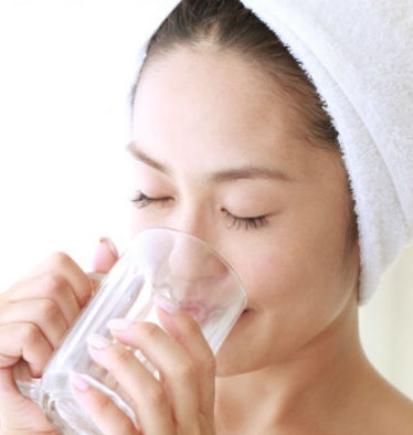 脸部太干燥要如何补水保湿,干燥肌肤该如何正确的补水保湿