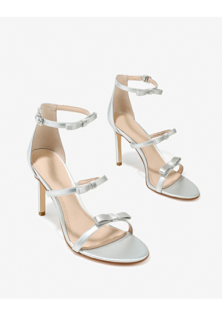 第一次拜年穿什么衣服合适,去别人家拜年该穿什么衣服