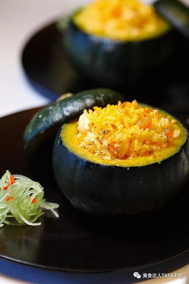 一不留神就掉进坑里,一不留神就会掉进一个大坑