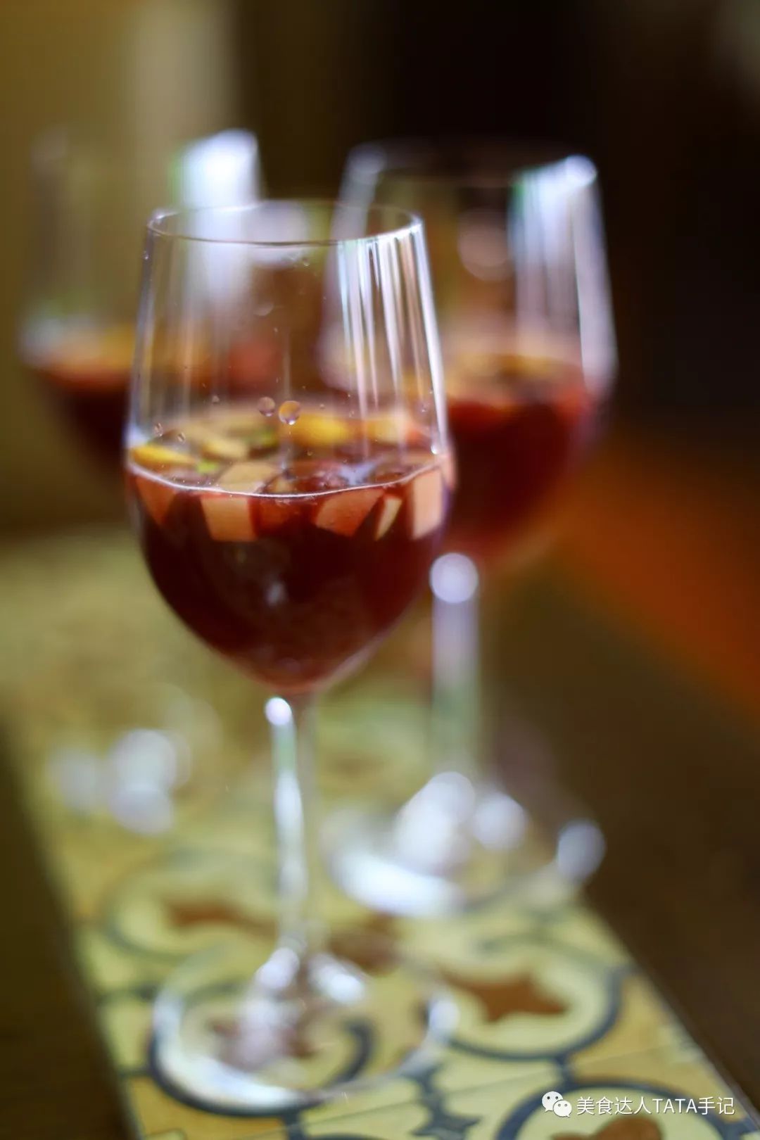 一不留神就掉进坑里,一不留神就会掉进一个大坑