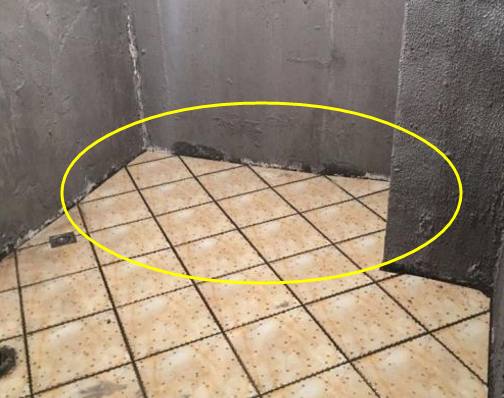 工人贴瓷砖,贴瓷砖要不要留尺寸给踢脚线