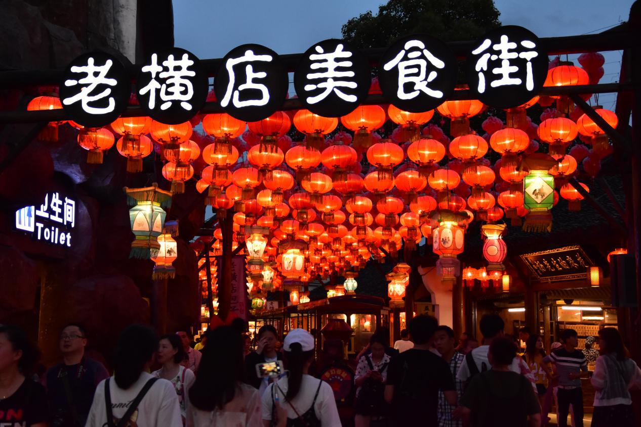 还做一只孤独旅行蛙?这个春节,和家人来横店一起玩转大庙会吧!
