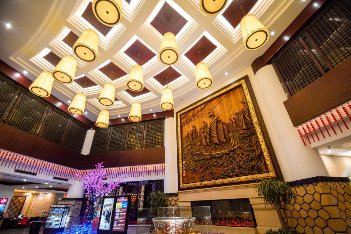 还做一只孤独旅行蛙？这个春节，和家人来横店一起玩转大庙会吧！