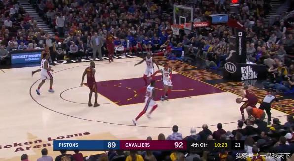 科沃尔倒地扑球,科沃尔接球瞬间