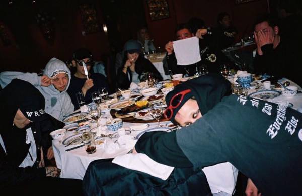 权志龙巴黎陈冠希,权志龙与朋友私下聚餐