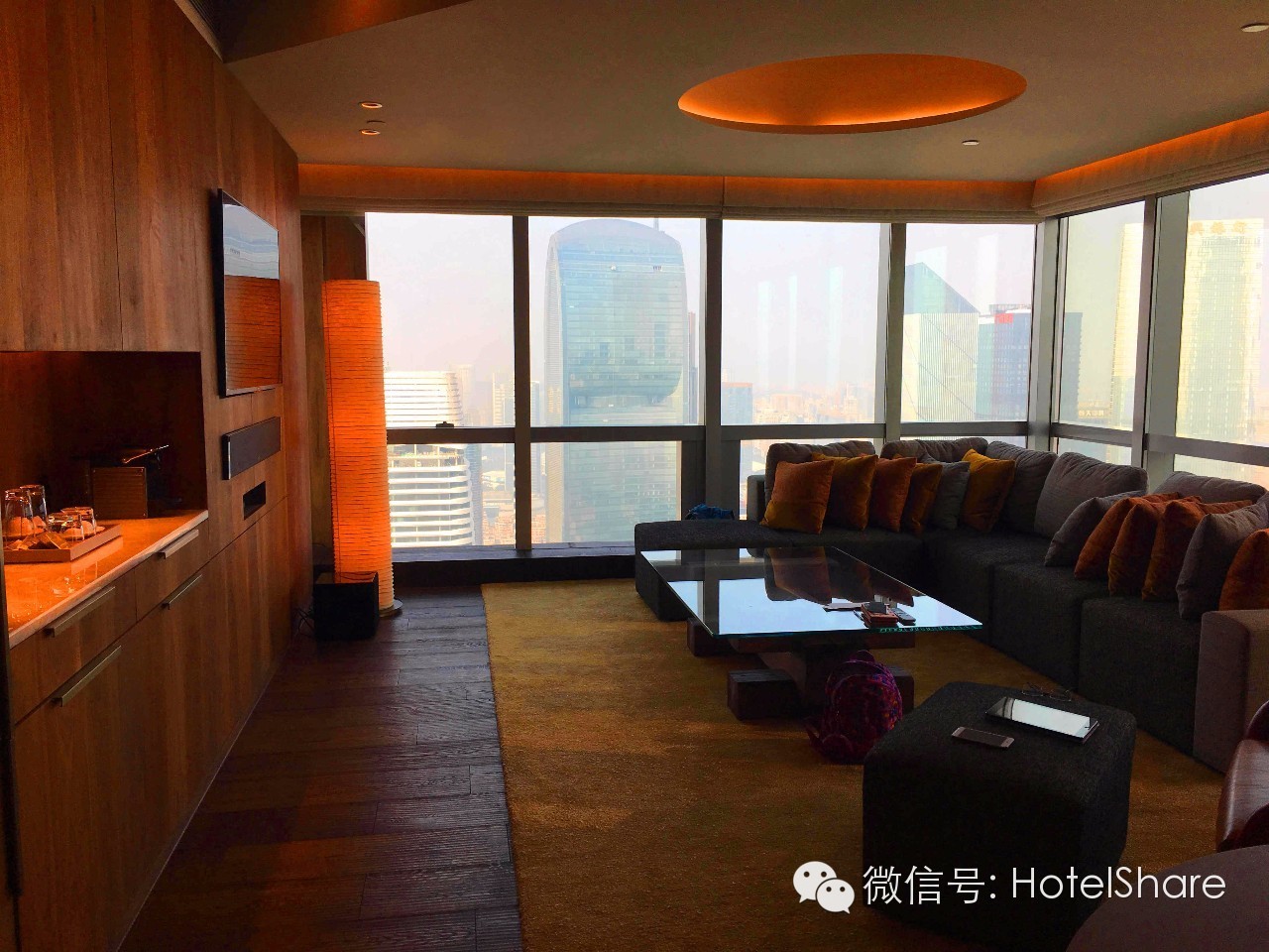 63楼泳池望月、70楼酒吧摘星，广州柏悦|探店首发