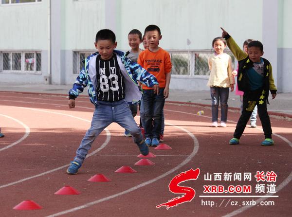 小学足球公开课热身活动,足球公开课放松活动