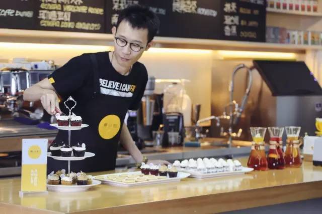 黄小厨说：一杯好咖啡既需要套路又需要真诚～