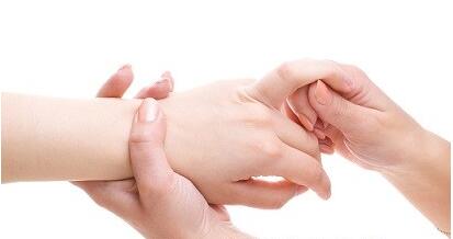 揉五指的最佳方法,如何推拿五指