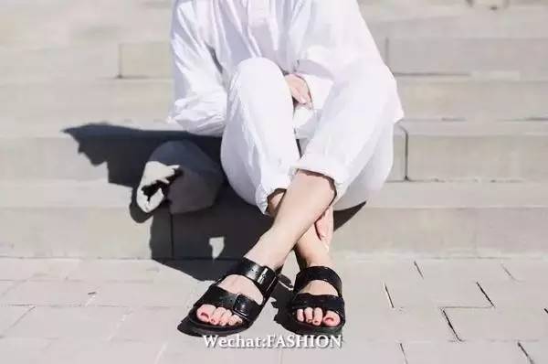 韩星潮鞋推荐,韩国最酷的夏天穿的凉鞋