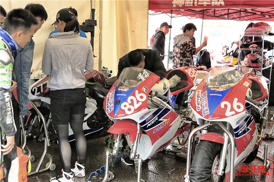 “旱鸭子与水怪”2016我是车手挑战赛首战摩托车组